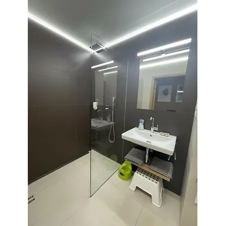 فيلة Comfortable With Outdoor Activities Lazinov